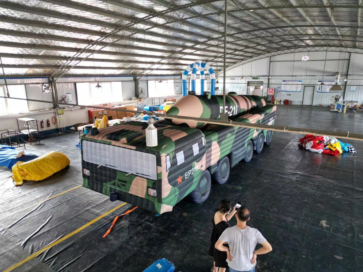 望谟灾后重建：新疆阿合奇帐篷搭建保障受灾群众生活